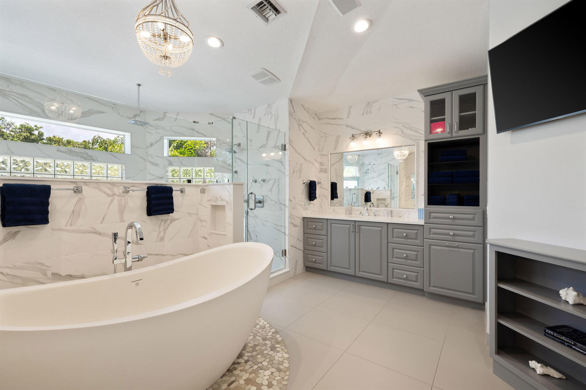 2051 SE Riverside Drive