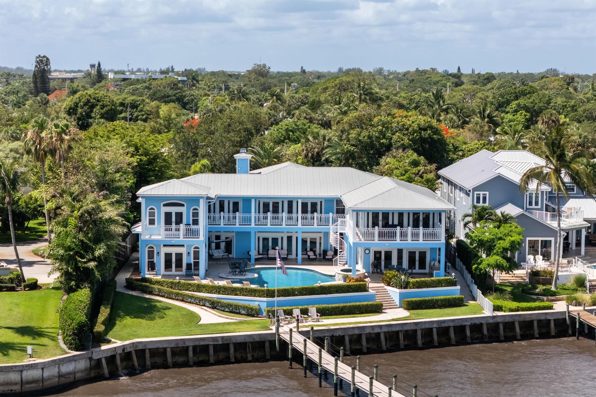 2051 SE Riverside Drive