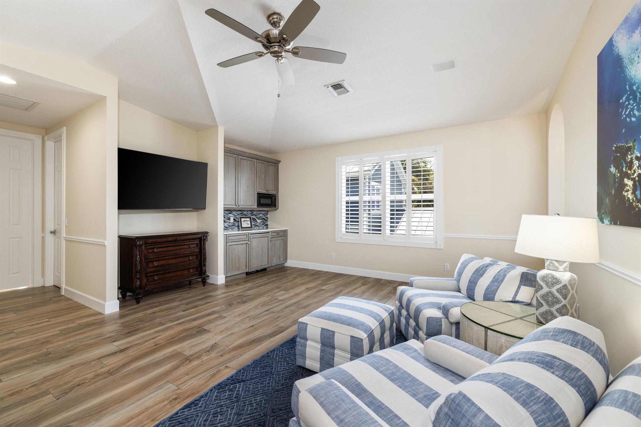 2051 SE Riverside Drive