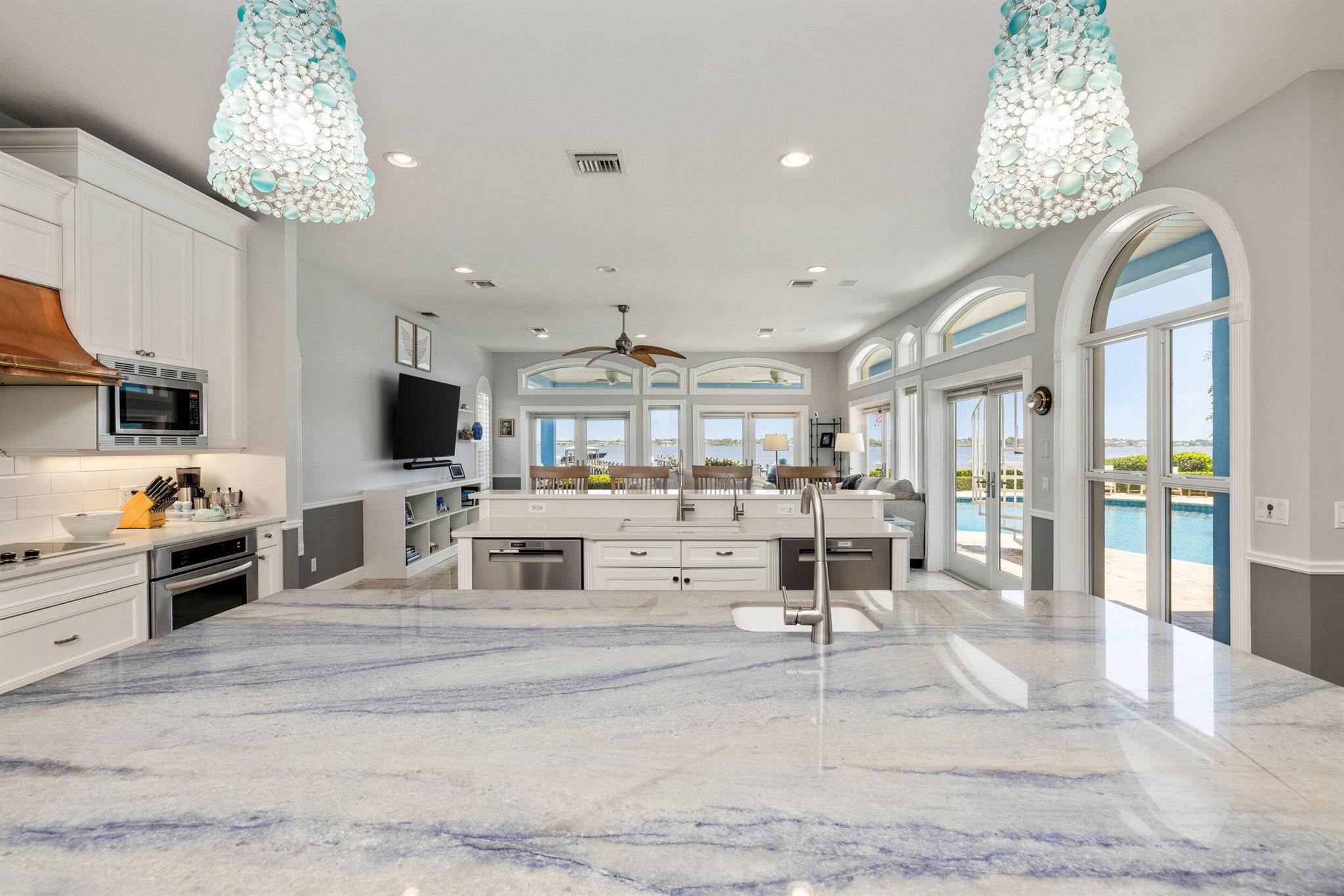 2051 SE Riverside Drive