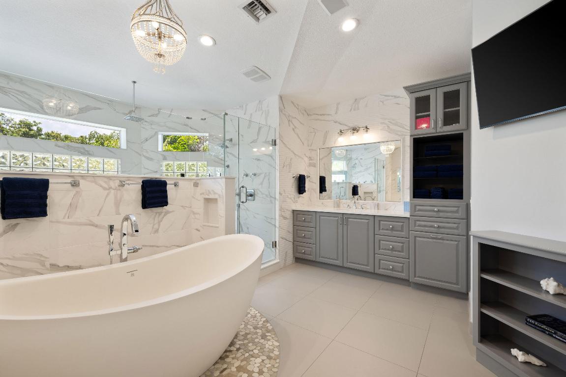 2051 SE Riverside Drive