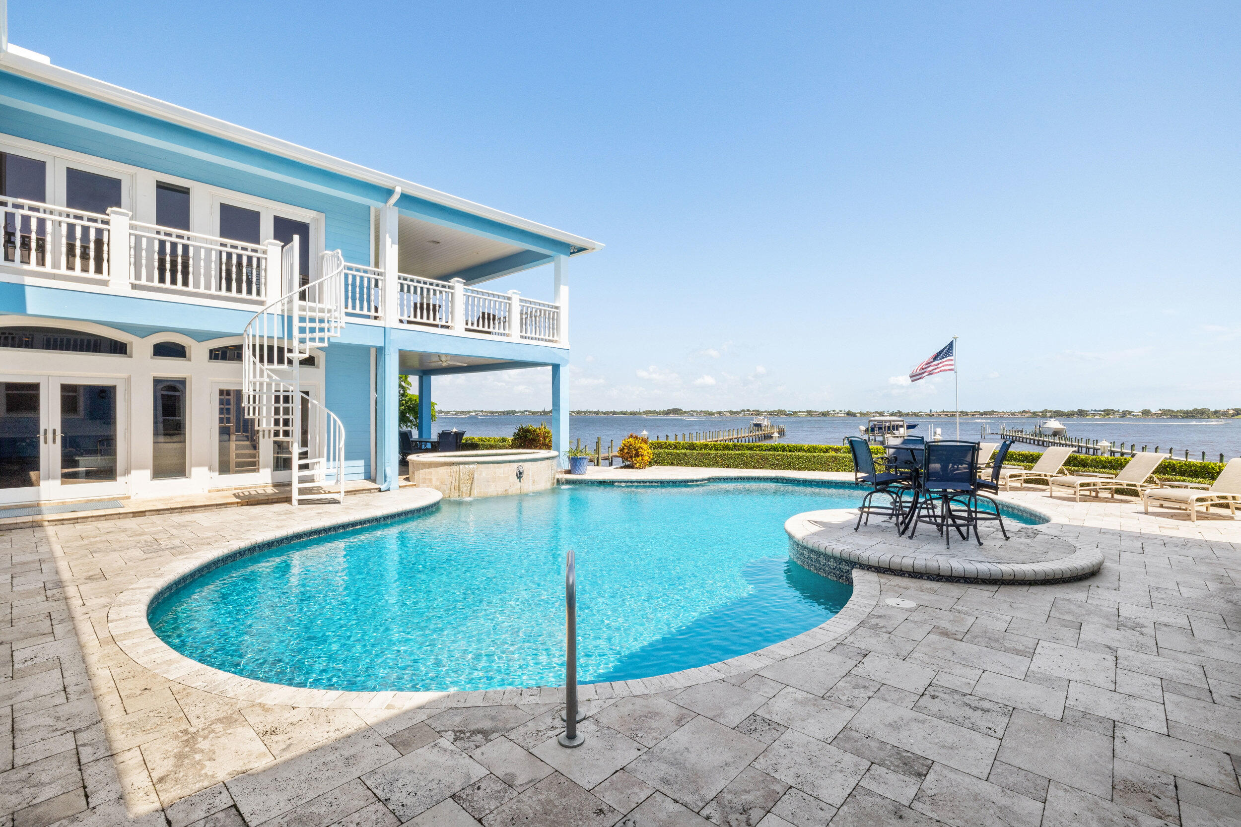 2051 SE Riverside Drive