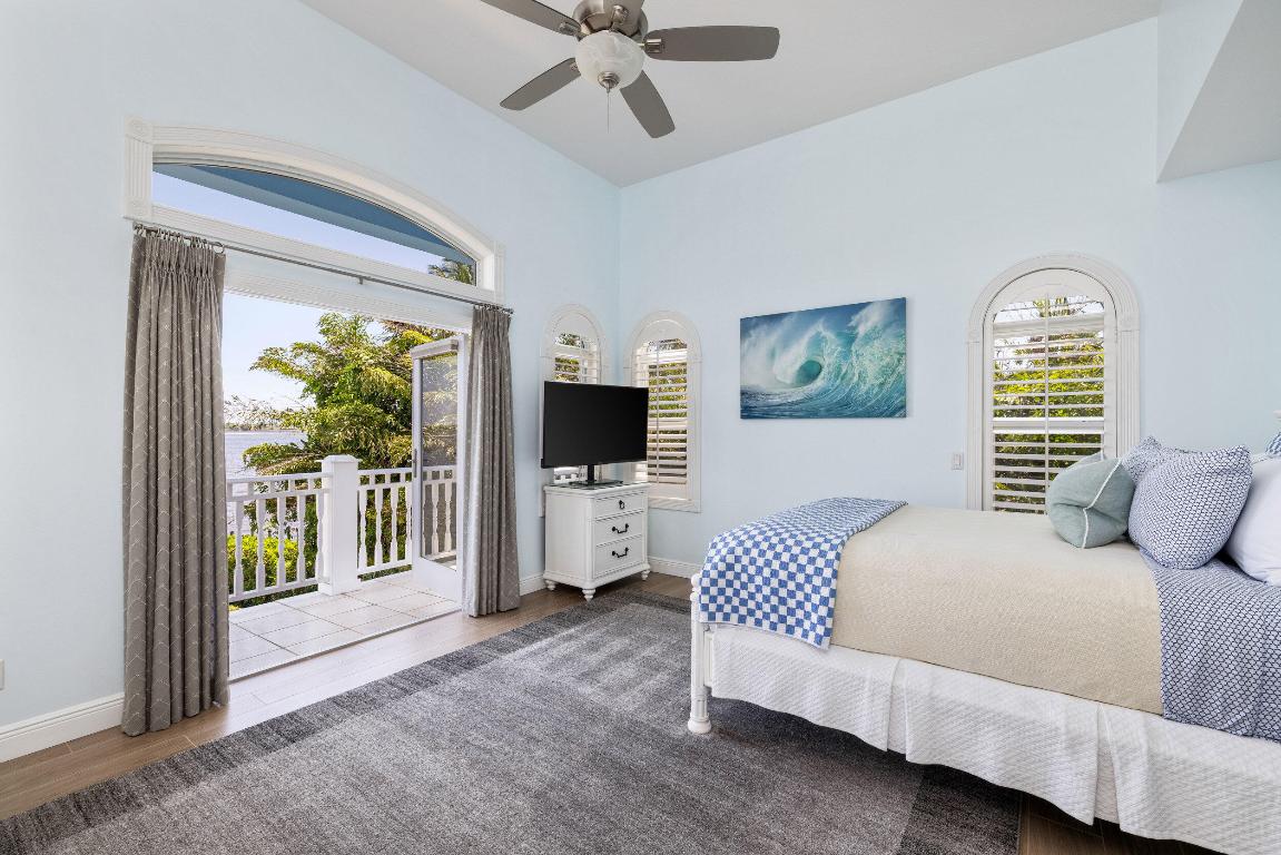 2051 SE Riverside Drive