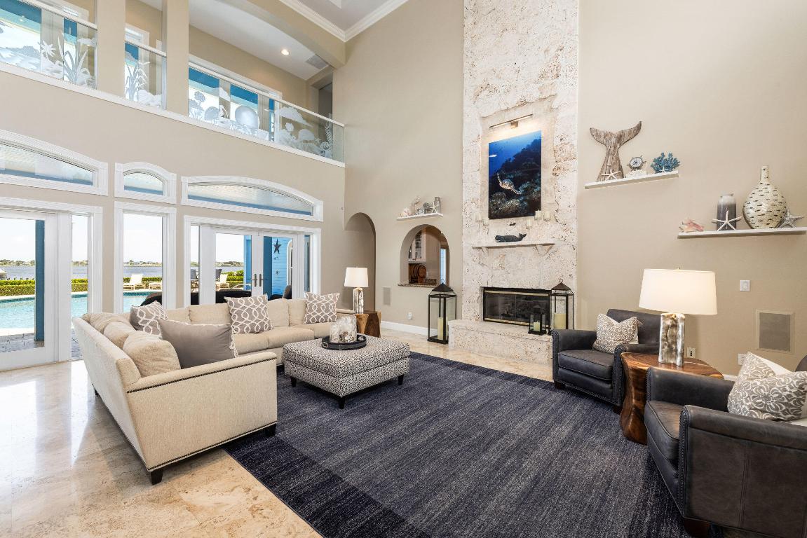 2051 SE Riverside Drive