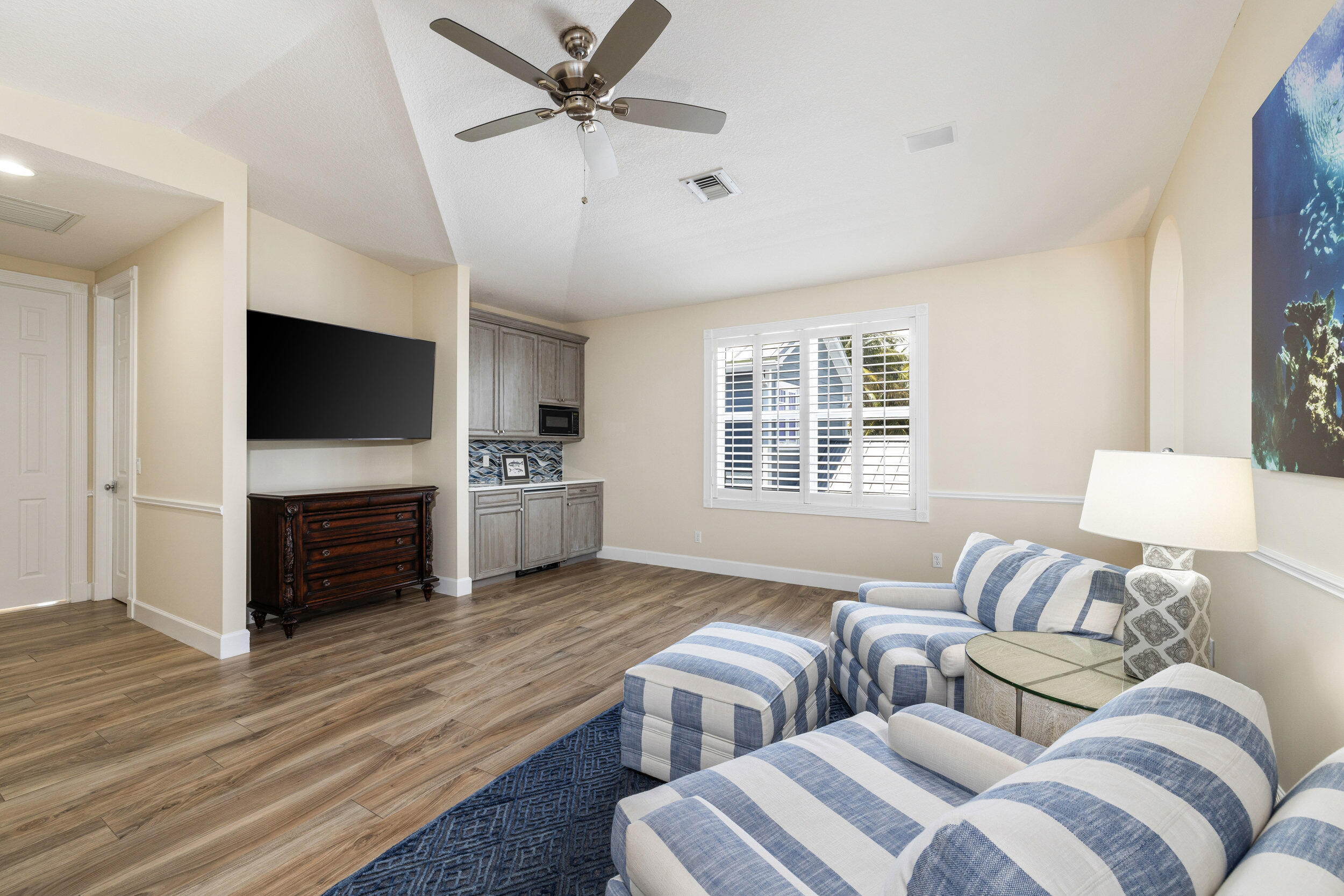 2051 SE Riverside Drive