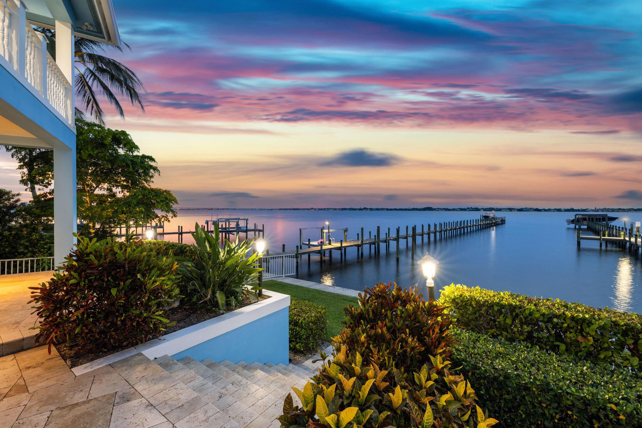 2051 SE Riverside Drive