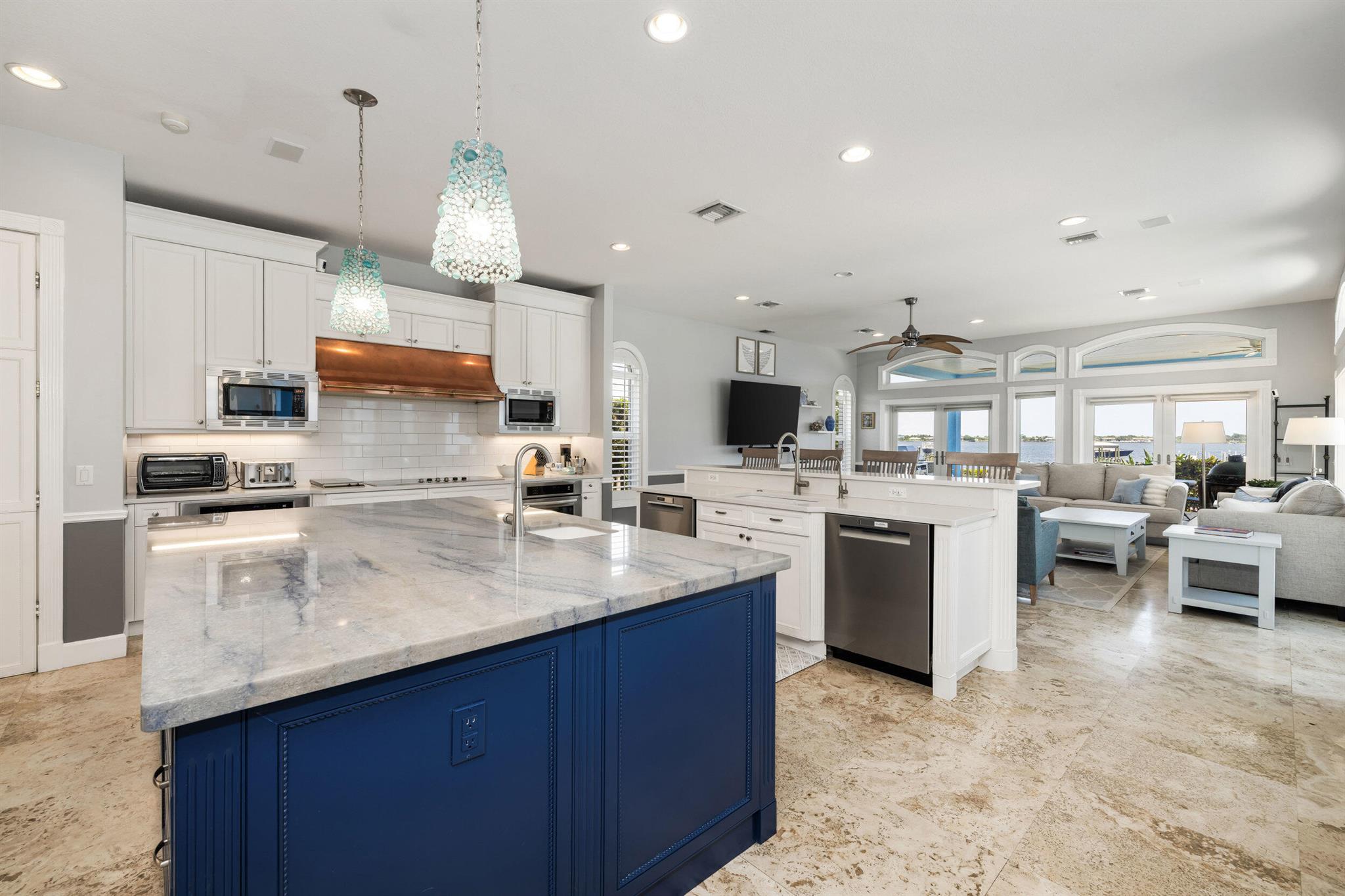 2051 SE Riverside Drive