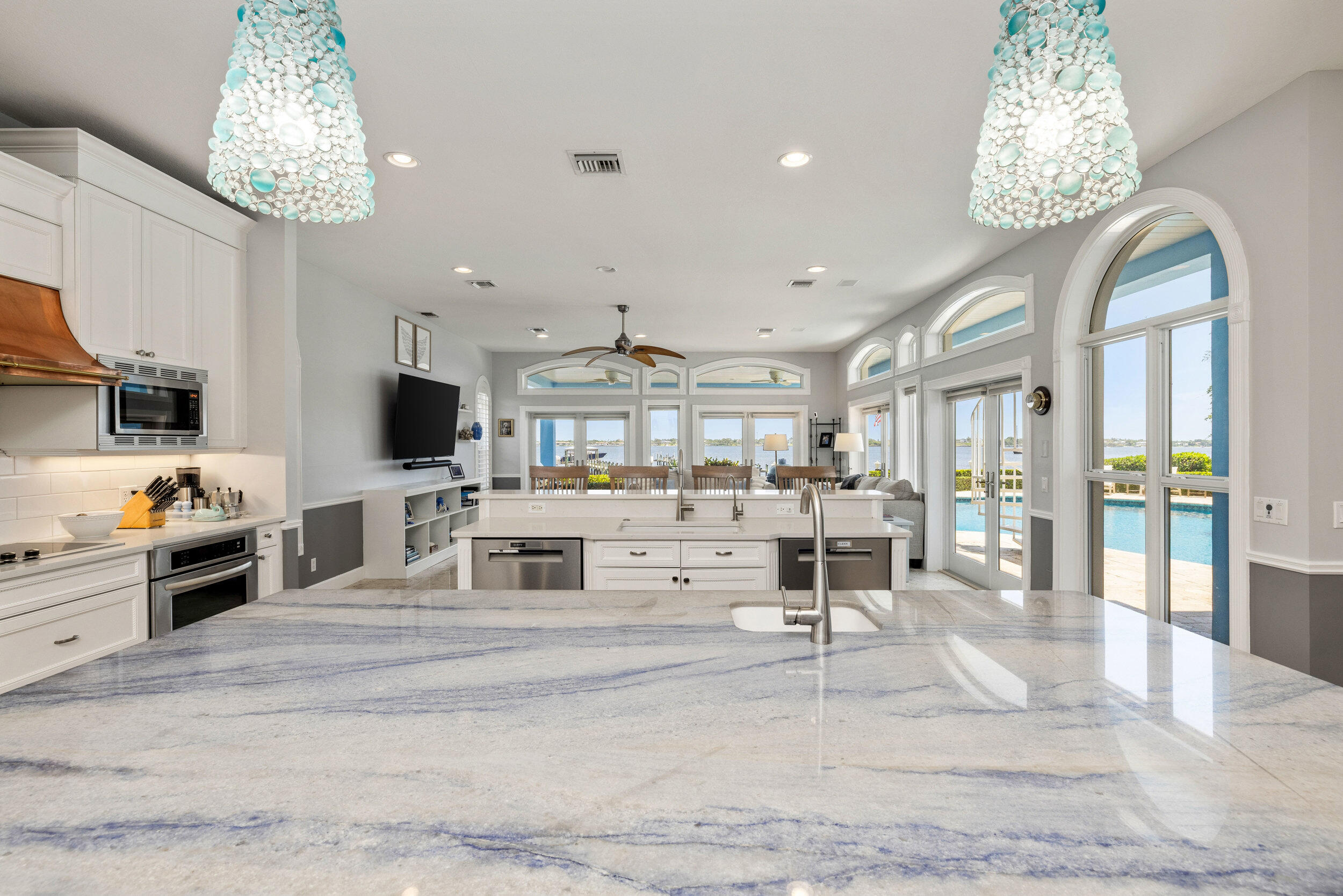 2051 SE Riverside Drive