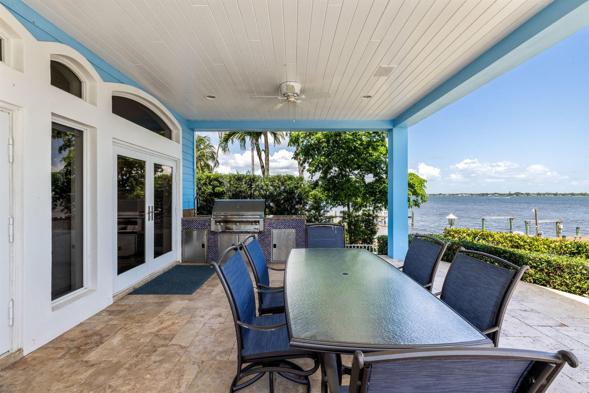 2051 SE Riverside Drive