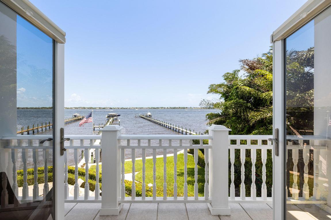 2051 SE Riverside Drive