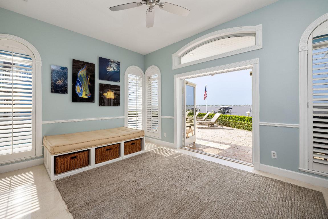 2051 SE Riverside Drive