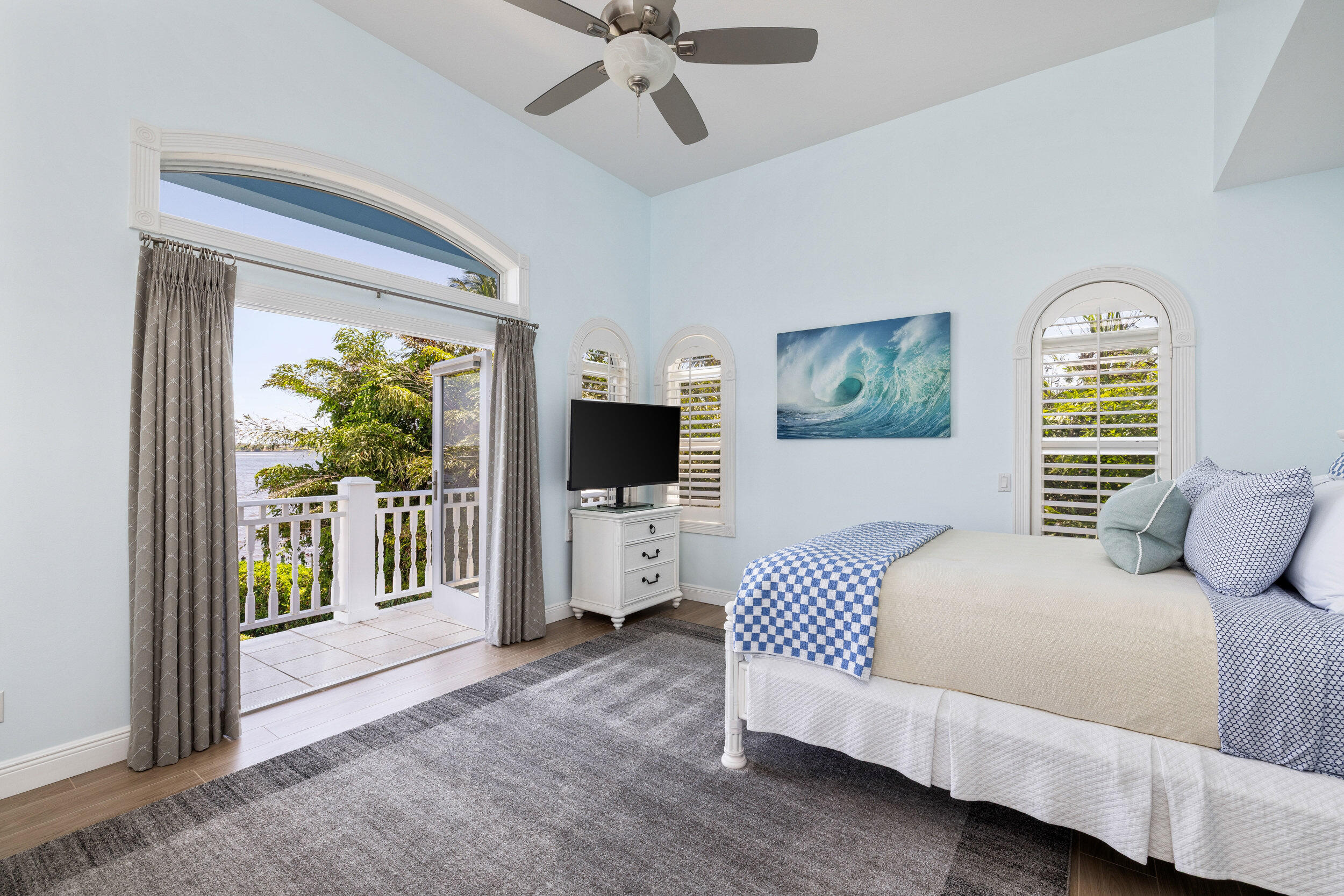 2051 SE Riverside Drive