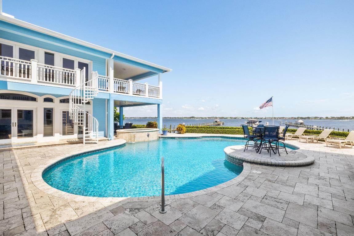 2051 SE Riverside Drive