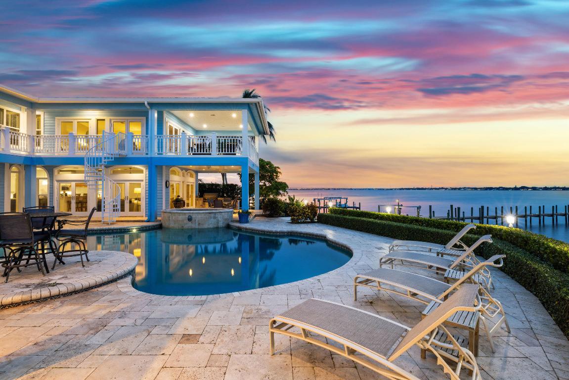 2051 SE Riverside Drive