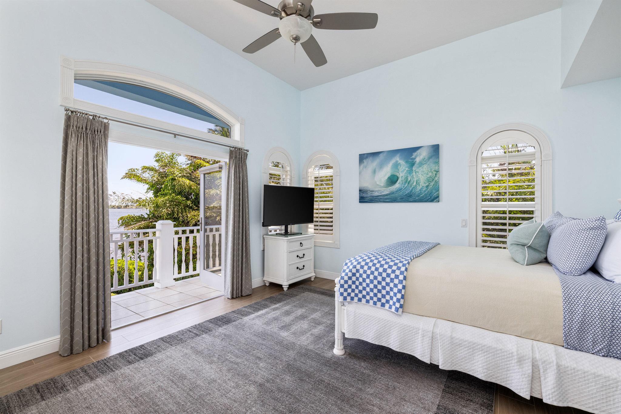 2051 SE Riverside Drive