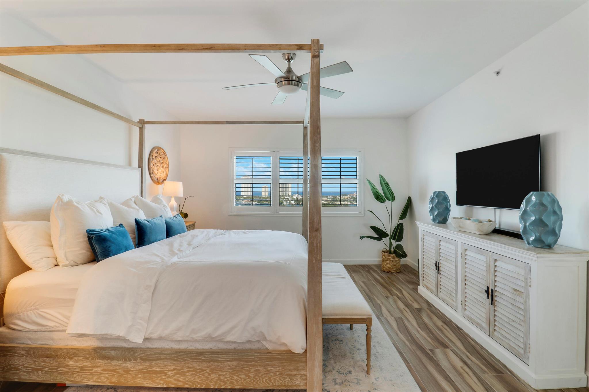 2640 Lake Shore Drive 1508