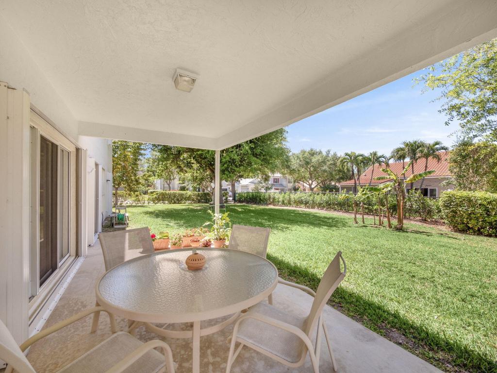 10282 Hunt Club Lane