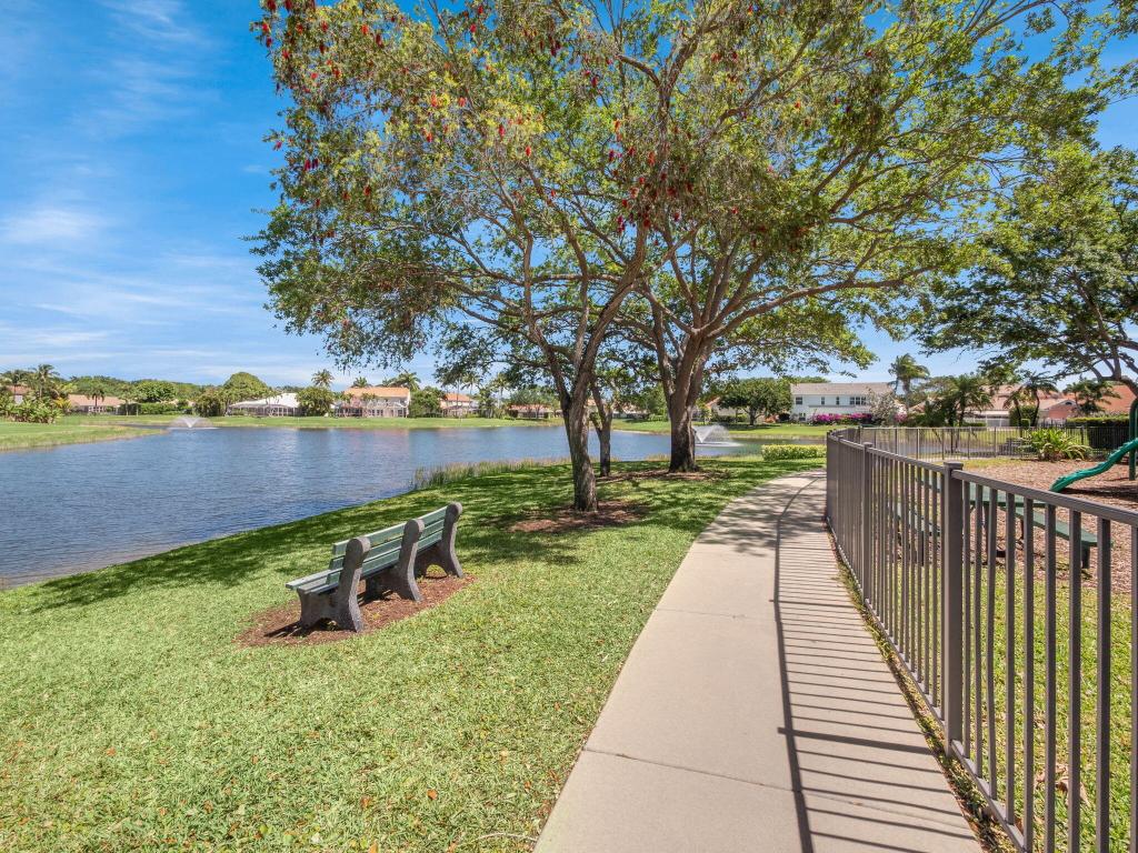 10282 Hunt Club Lane