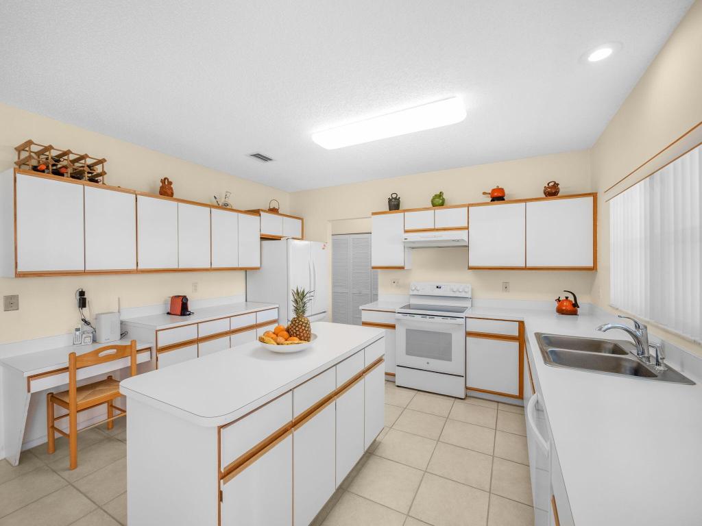 10282 Hunt Club Lane