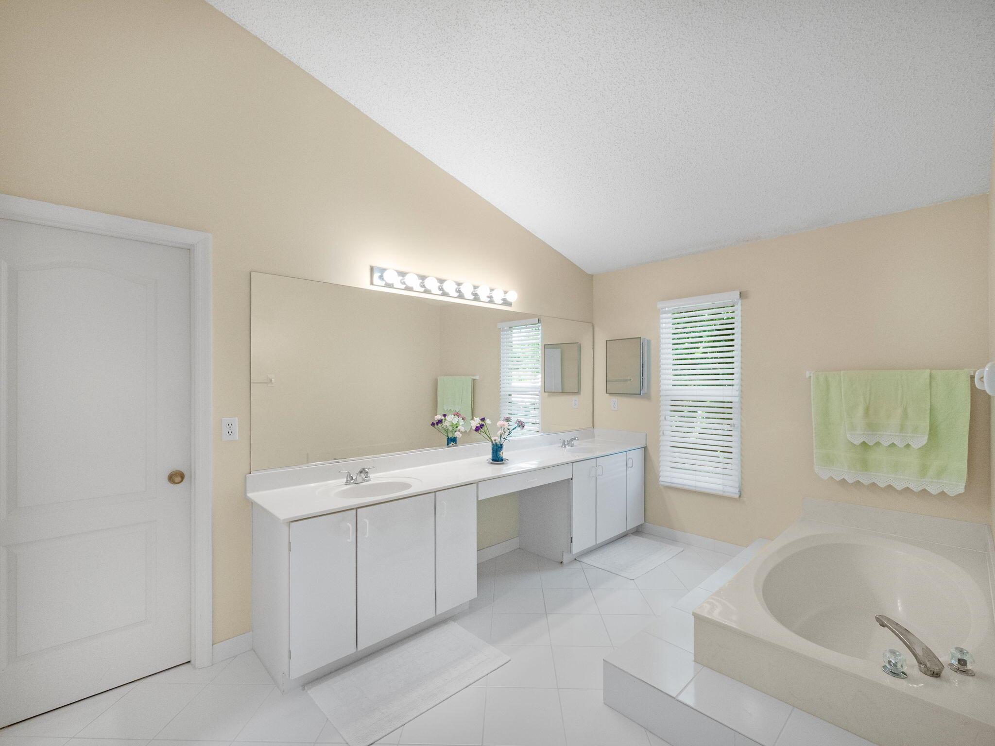 10282 Hunt Club Lane