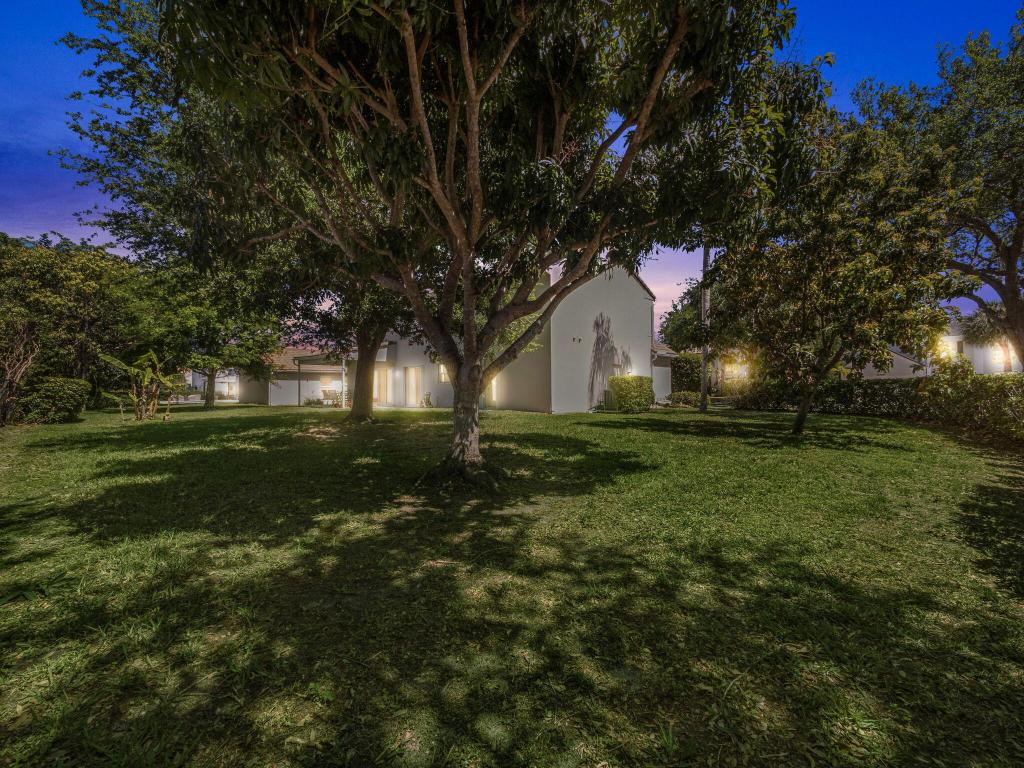 10282 Hunt Club Lane