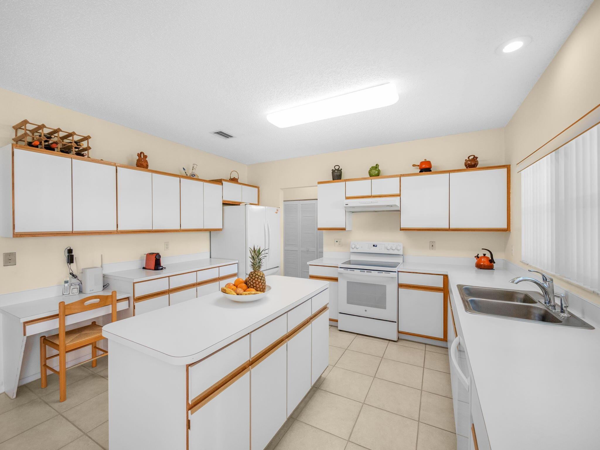 10282 Hunt Club Lane