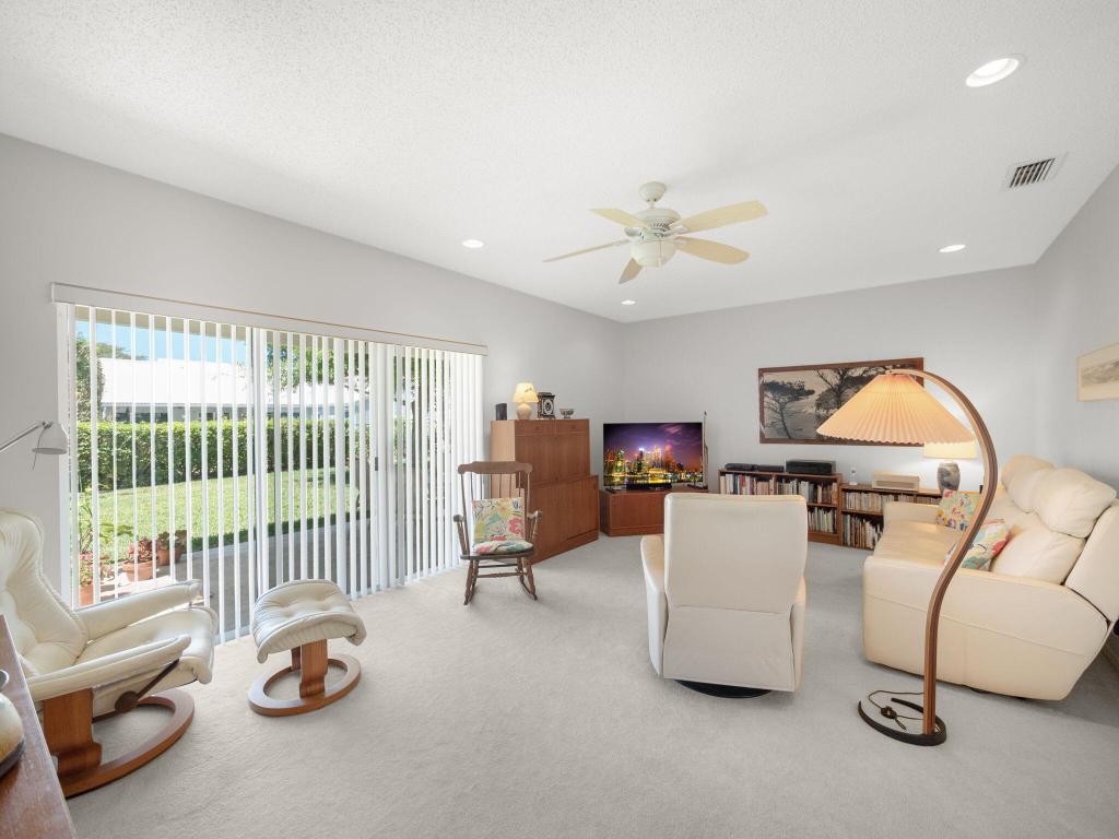 10282 Hunt Club Lane