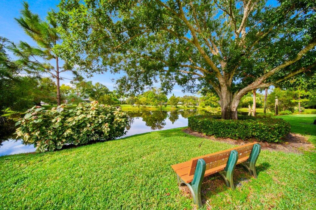 119 SW Lake Rush Court