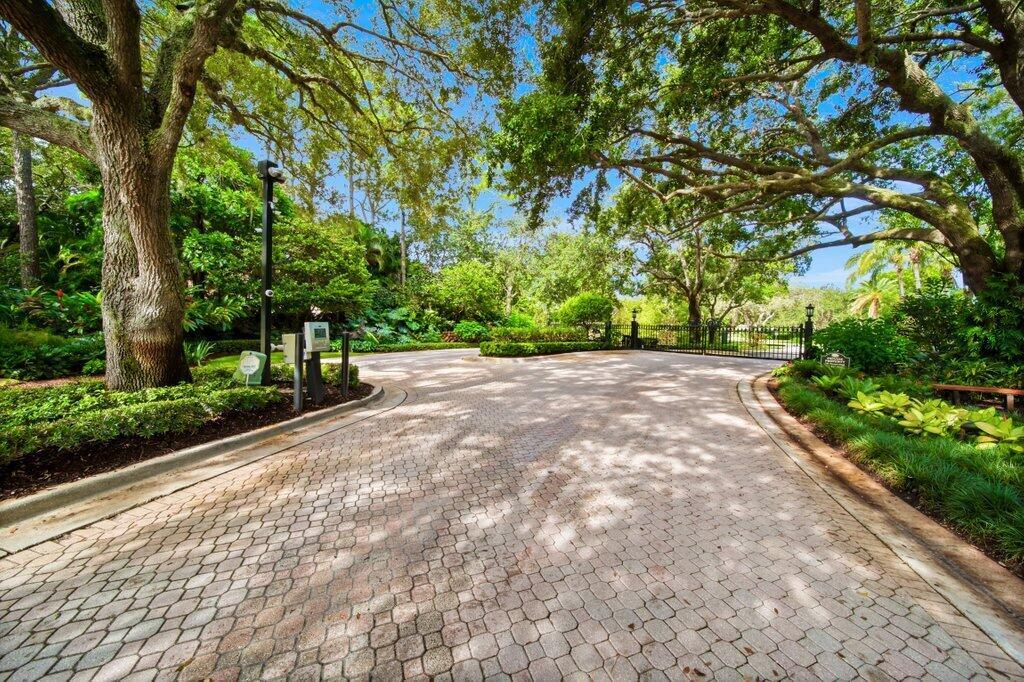 119 SW Lake Rush Court