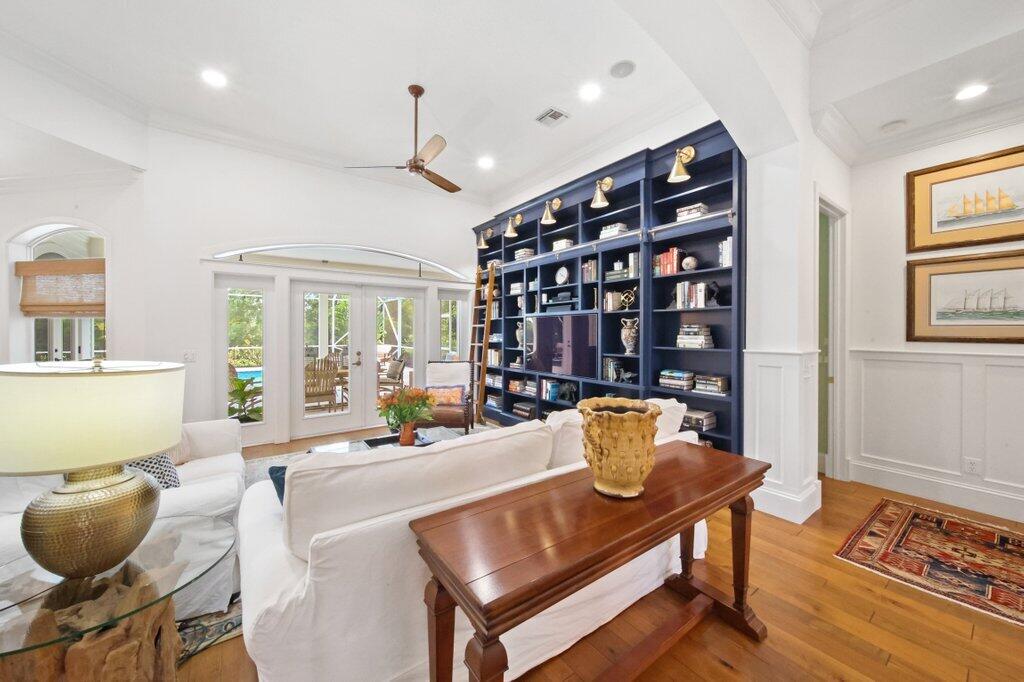 119 SW Lake Rush Court