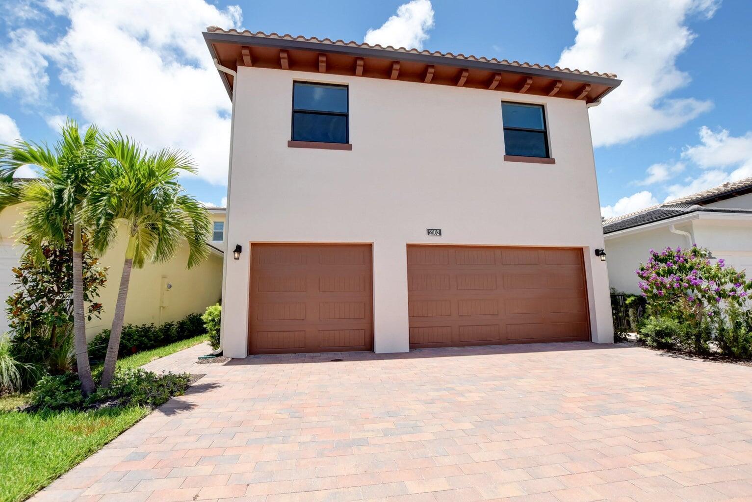 2102 Dickens Terrace