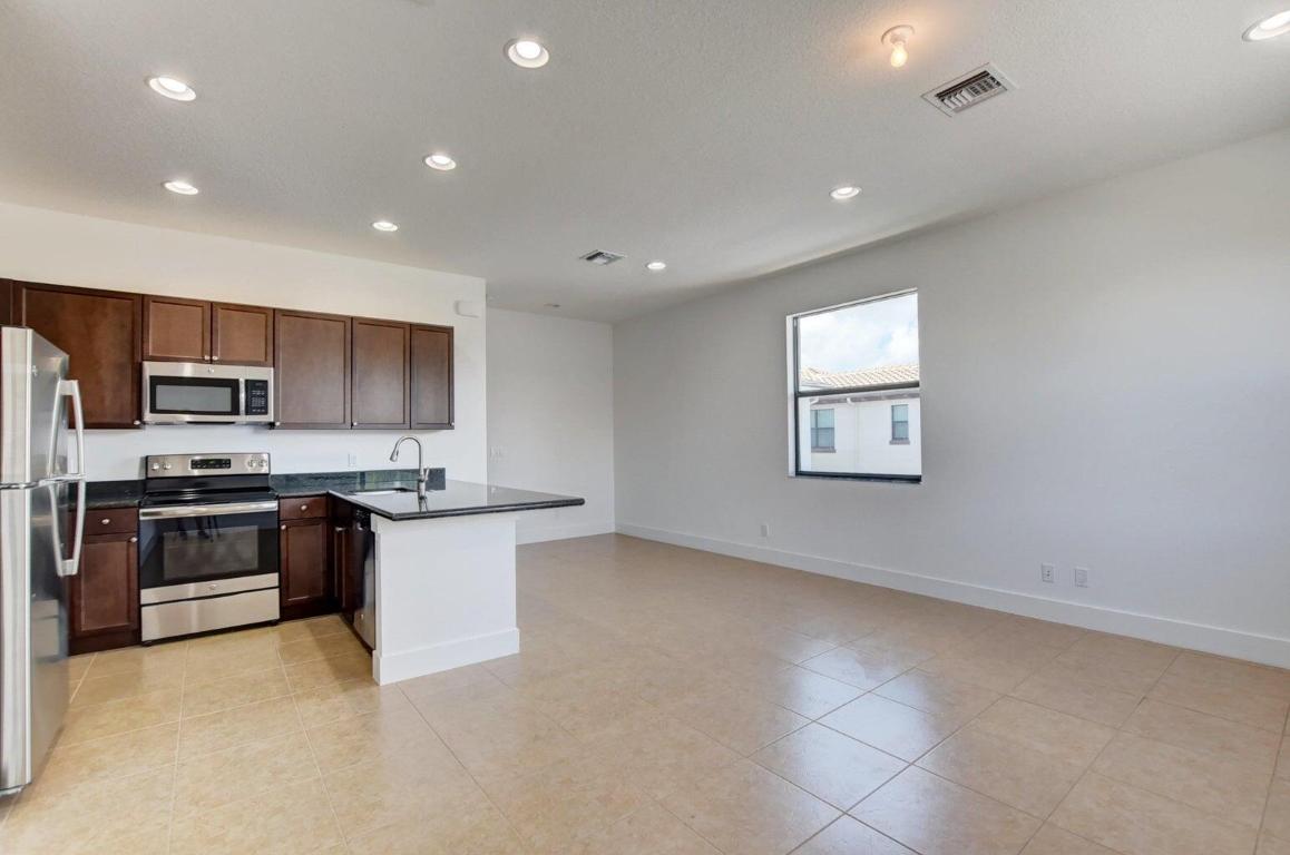 2102 Dickens Terrace