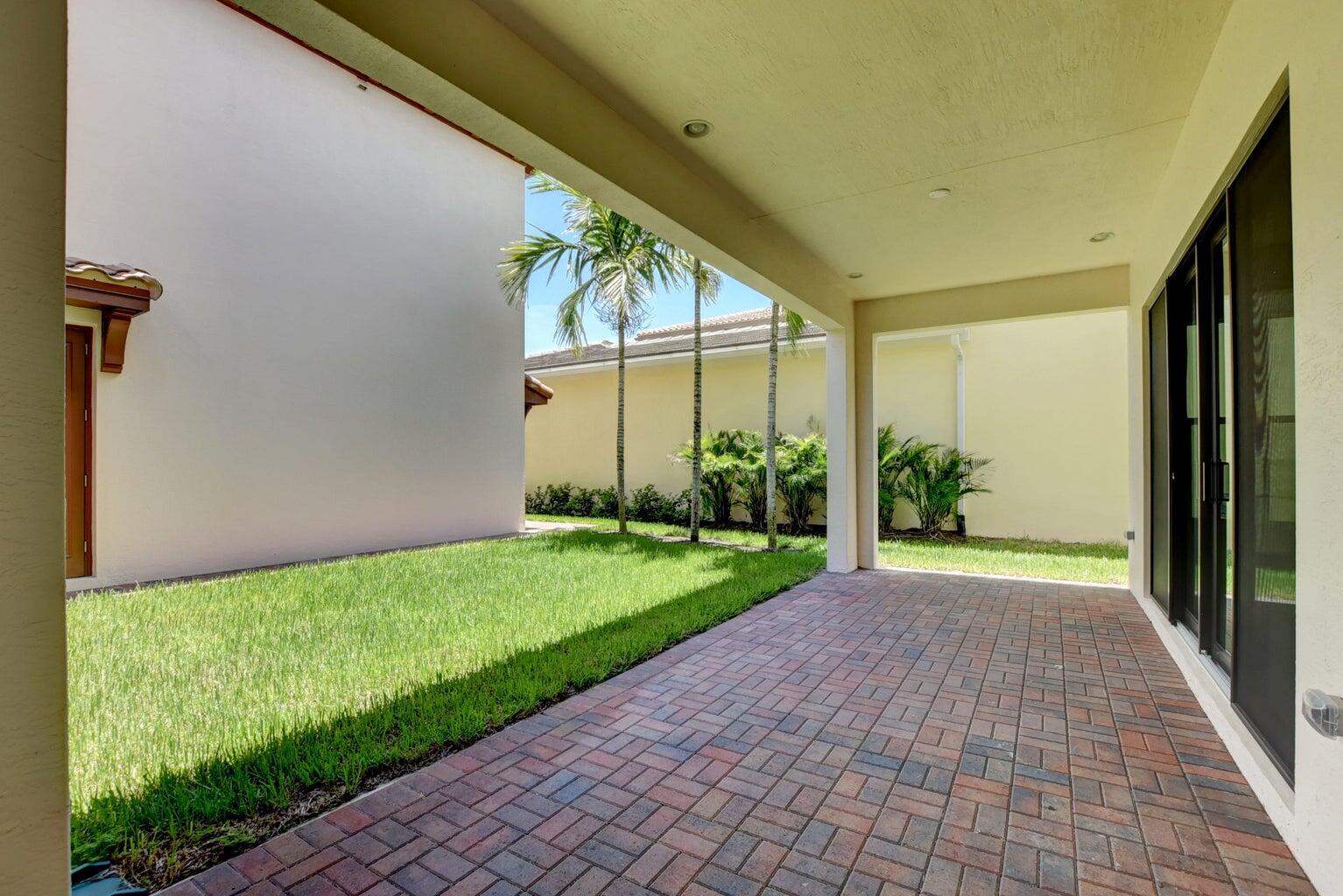 2102 Dickens Terrace