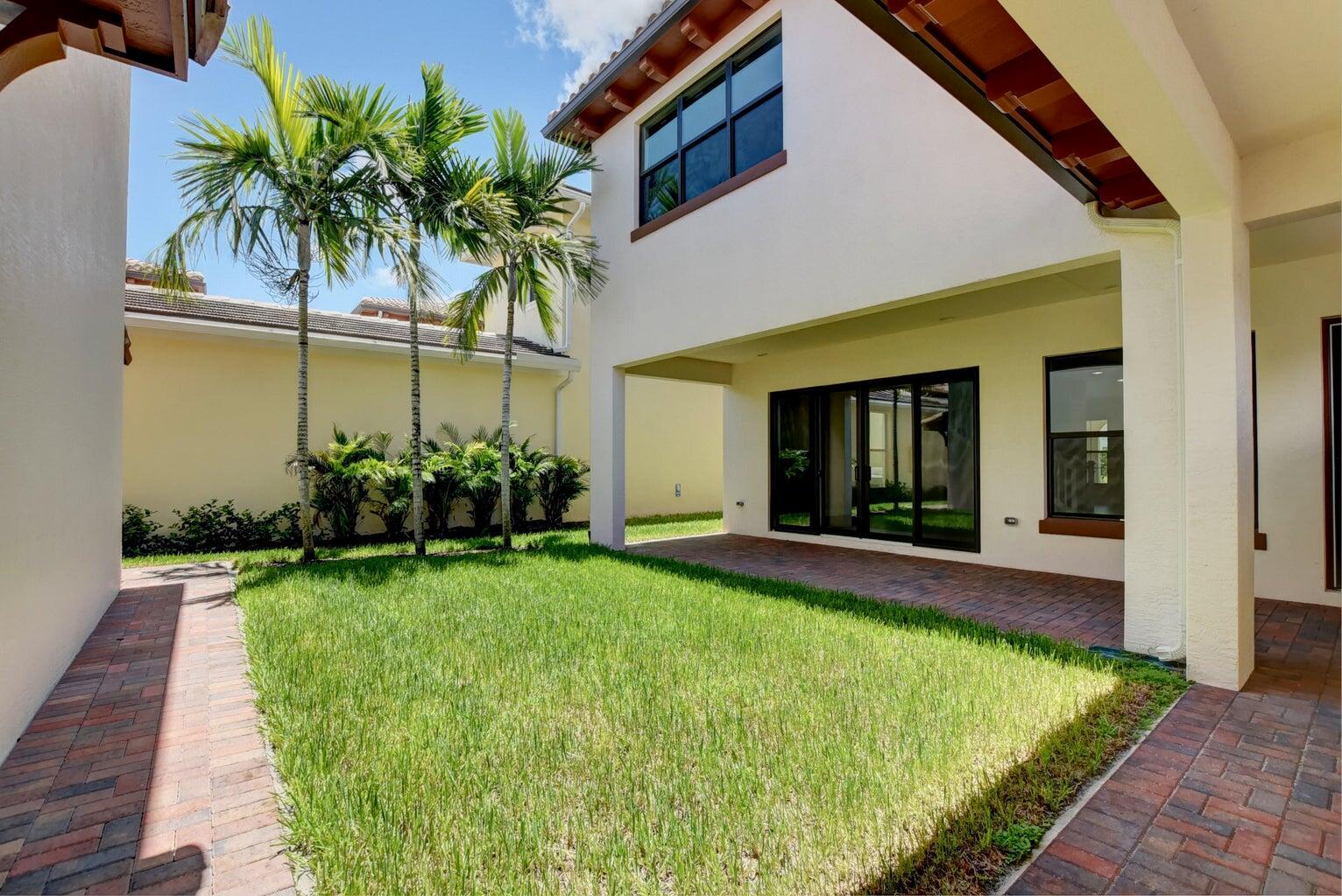 2102 Dickens Terrace