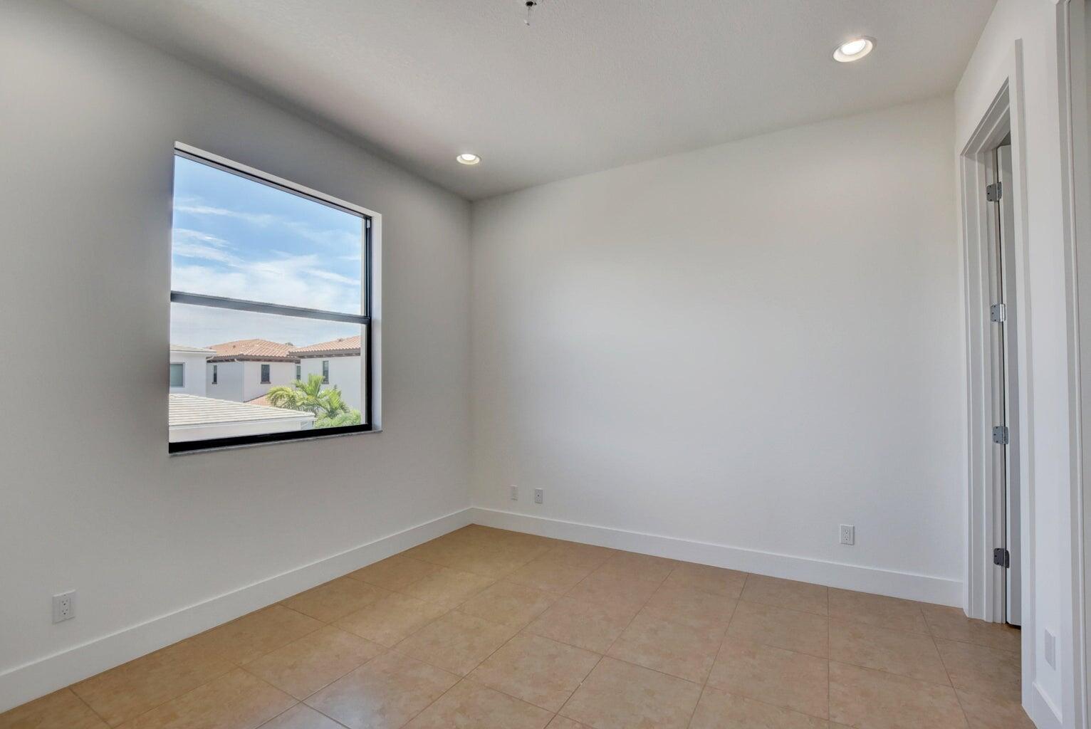 2102 Dickens Terrace