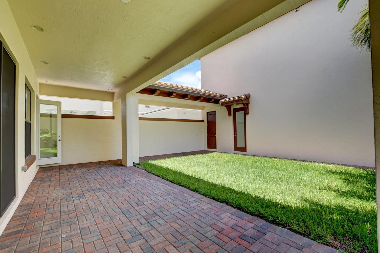 2102 Dickens Terrace