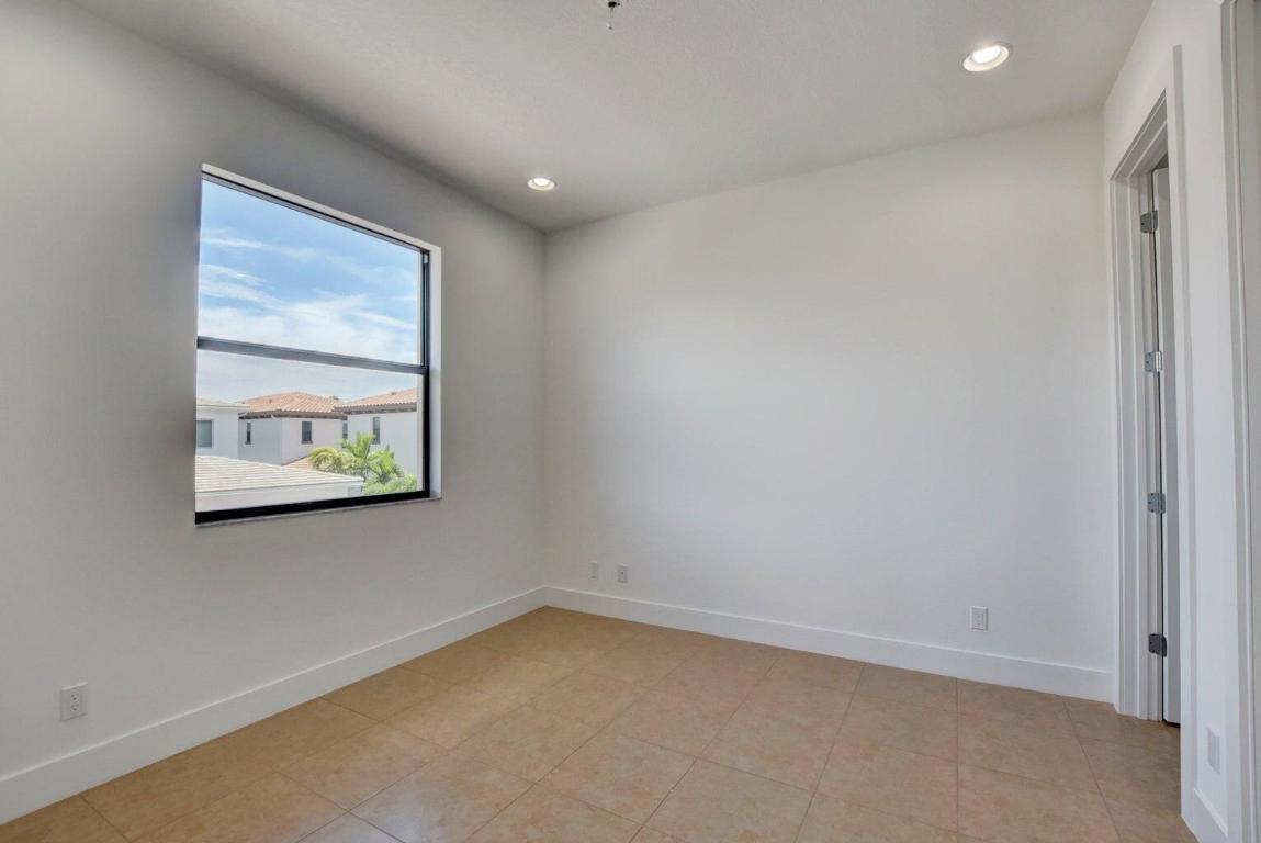 2102 Dickens Terrace