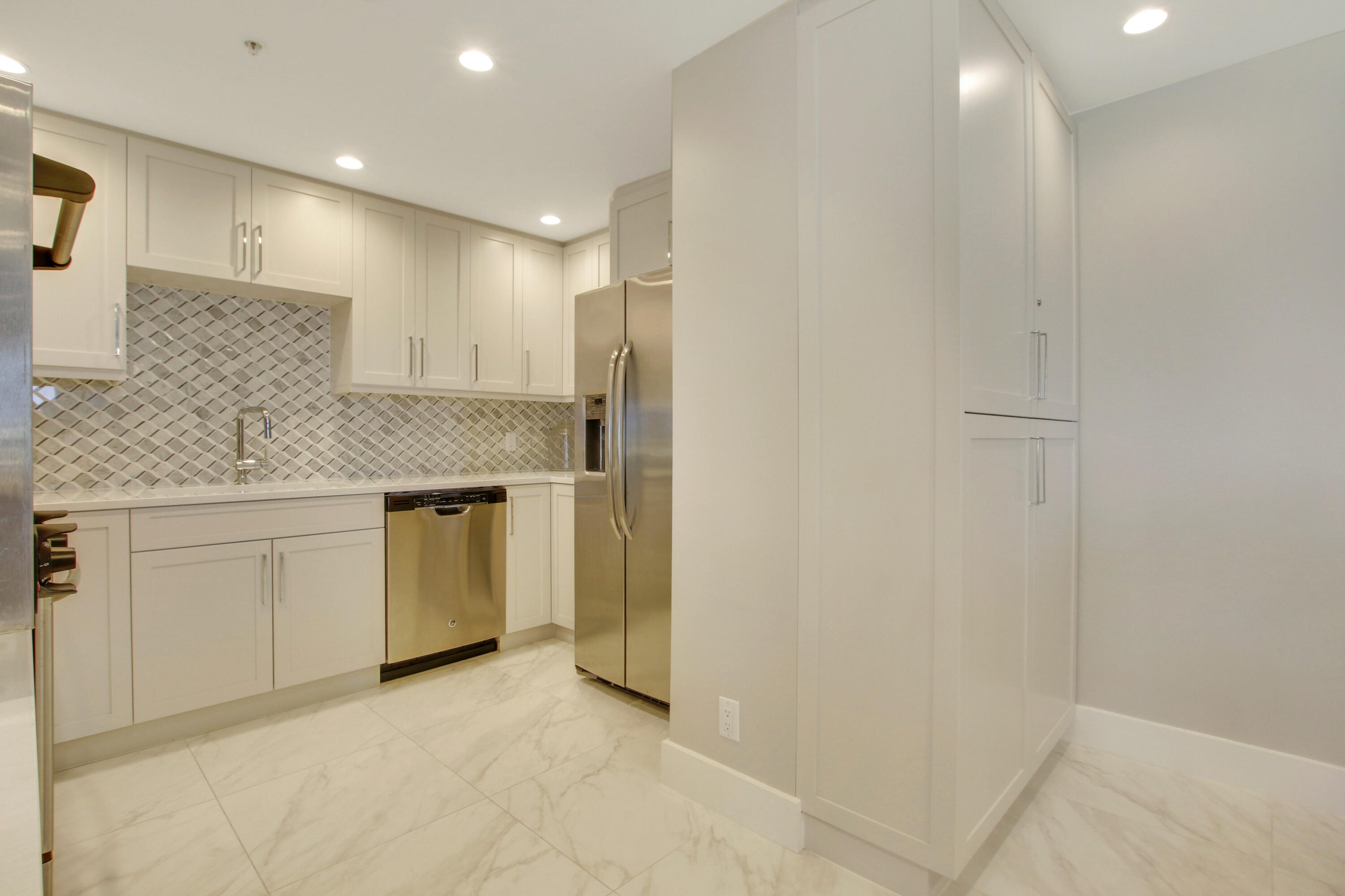 5280 N Ocean Drive 7b