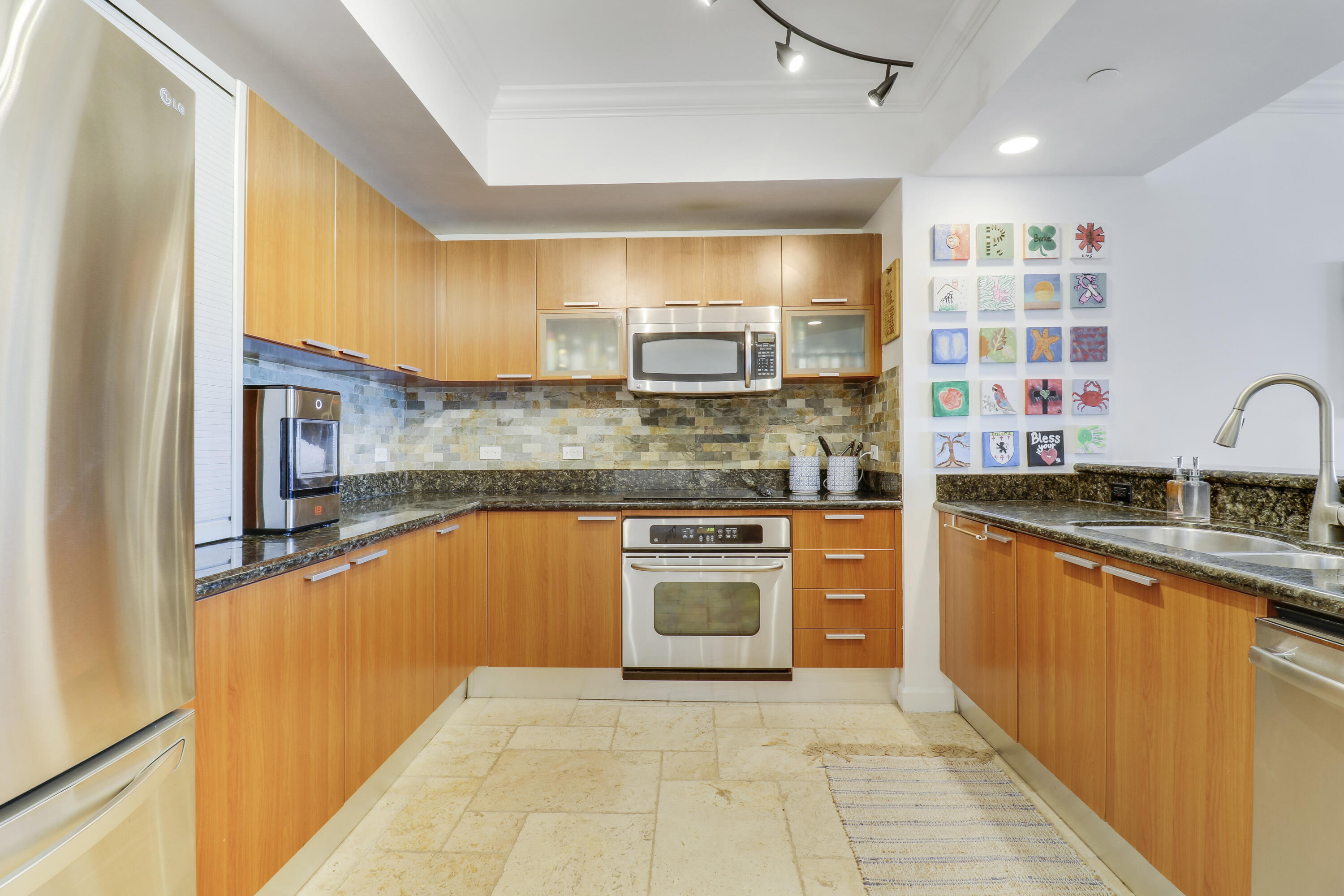 2640 Lake Shore Drive 1508