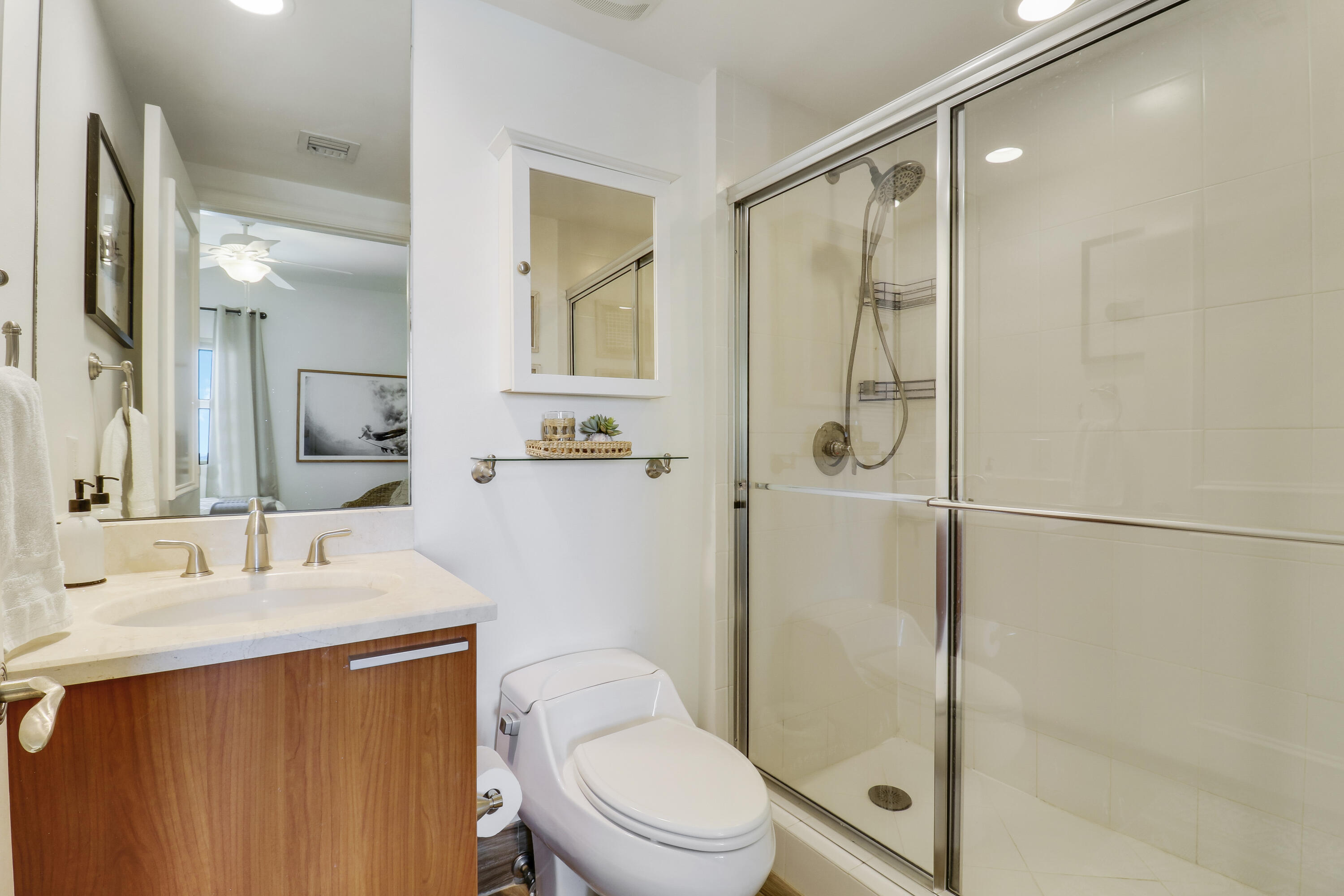 2640 Lake Shore Drive 1508