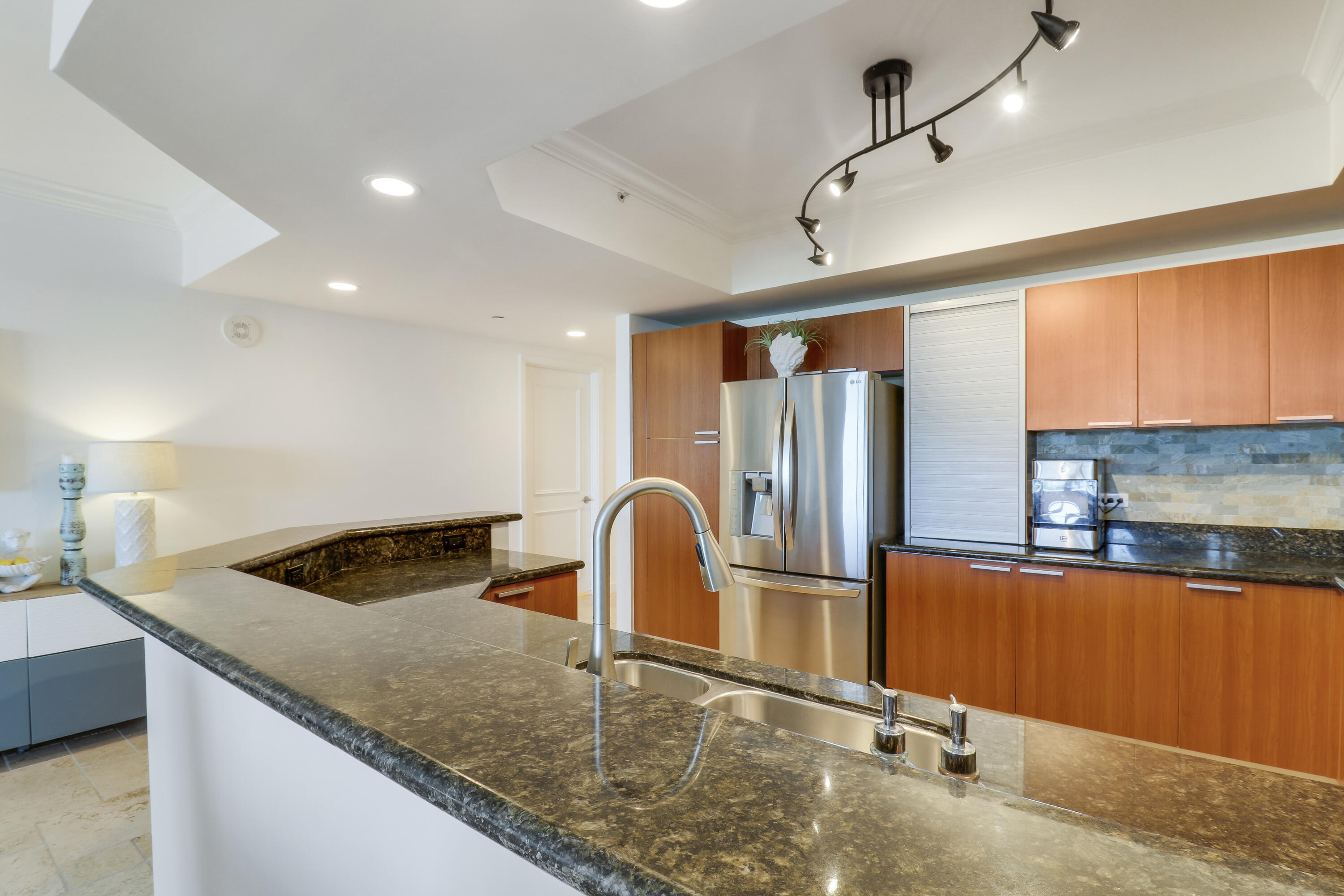 2640 Lake Shore Drive 1508