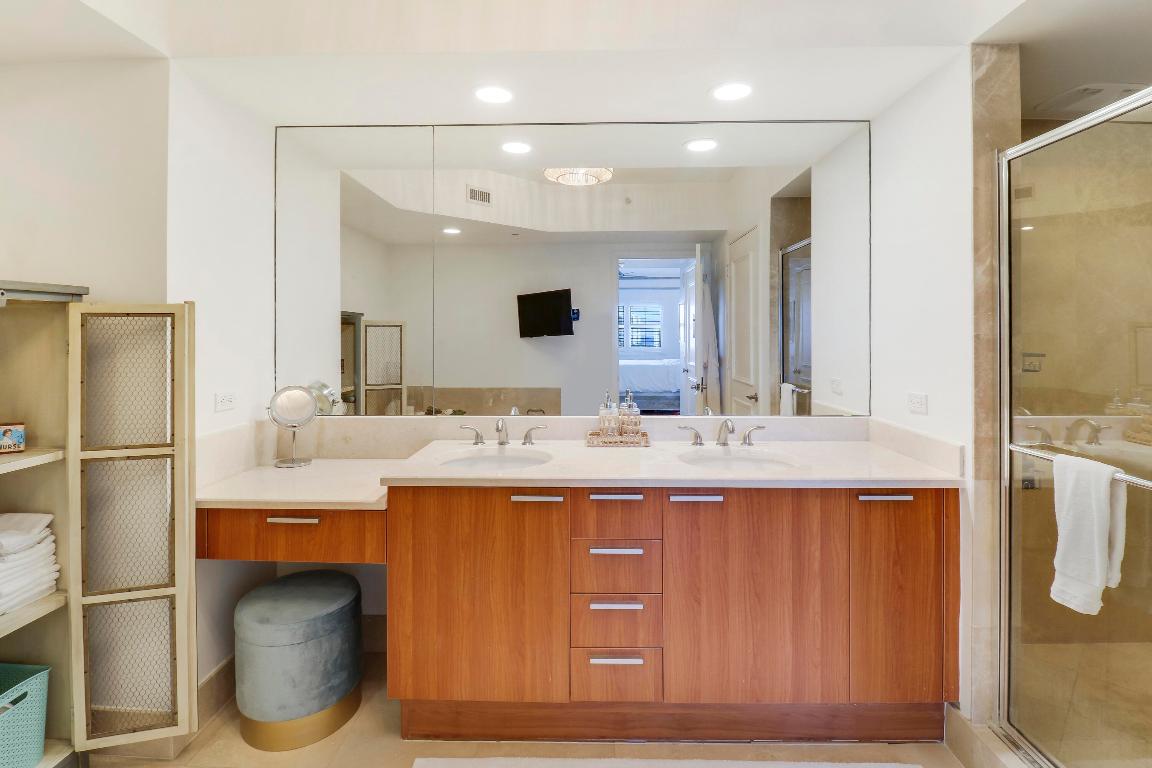 2640 Lake Shore Drive 1508