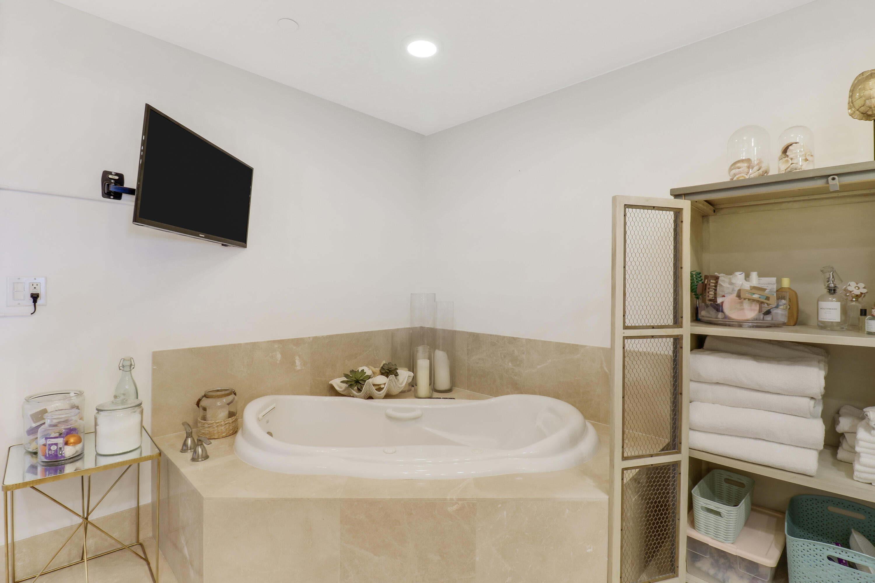 2640 Lake Shore Drive 1508