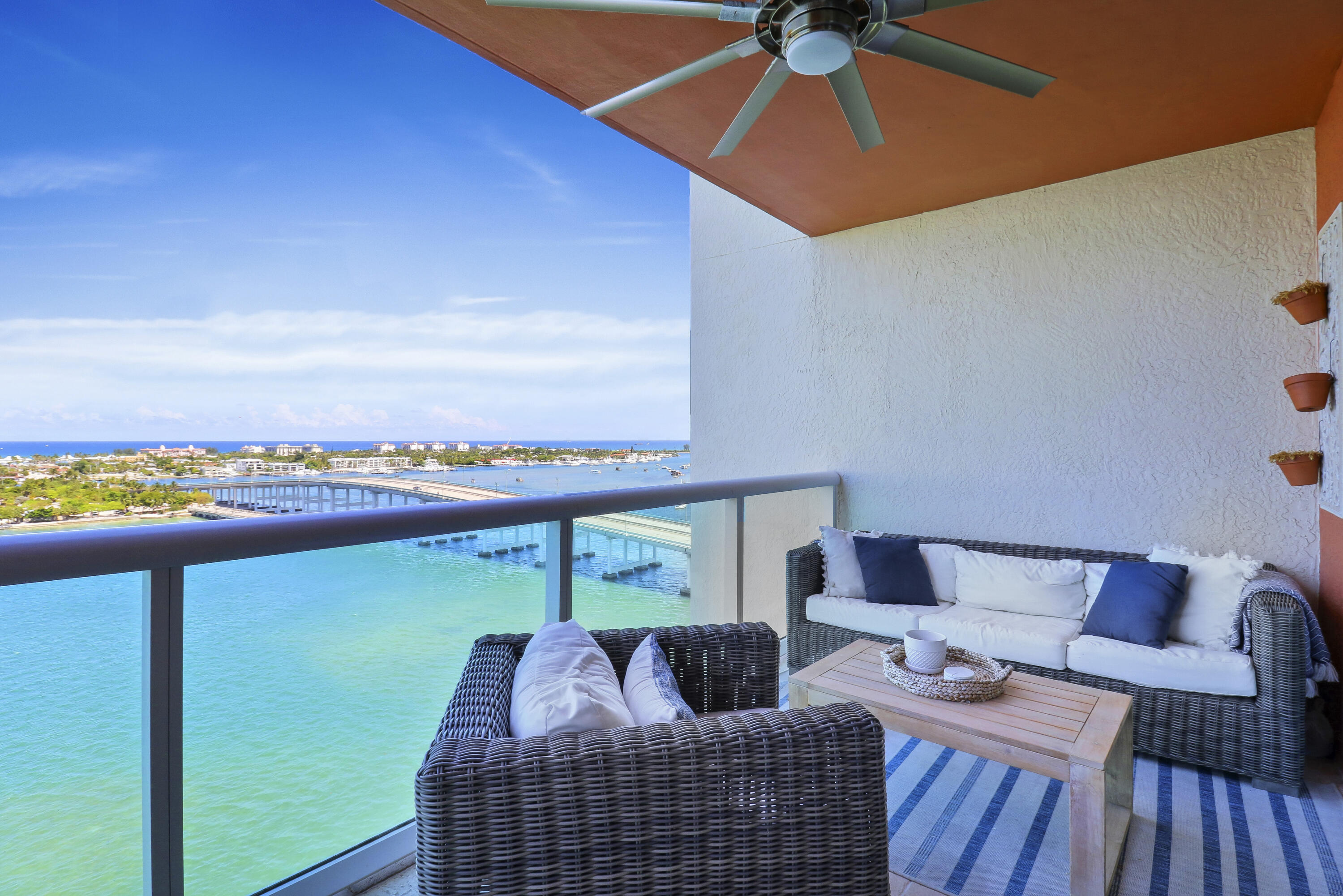 2640 Lake Shore Drive 1508
