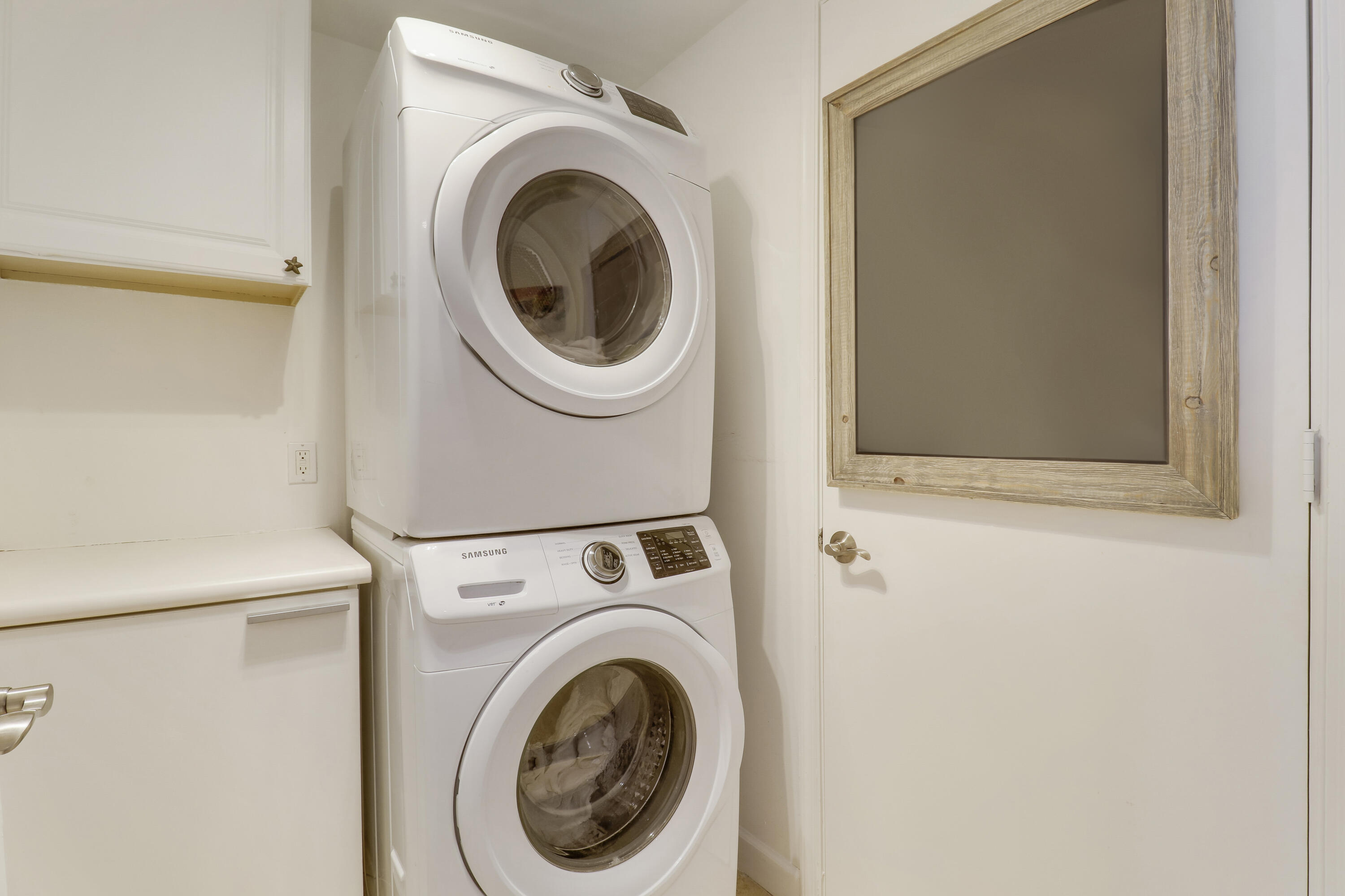 2640 Lake Shore Drive 1508