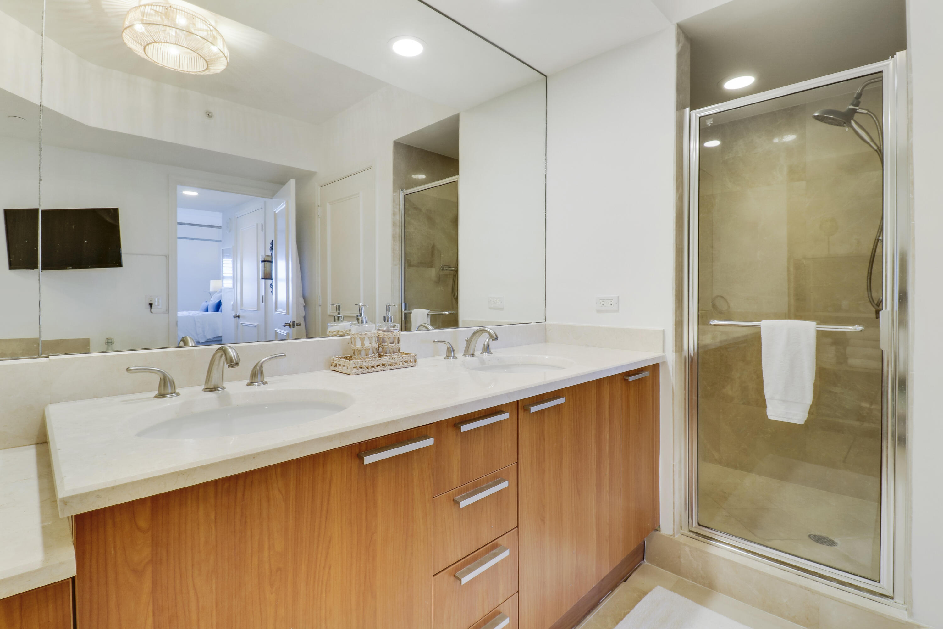 2640 Lake Shore Drive 1508
