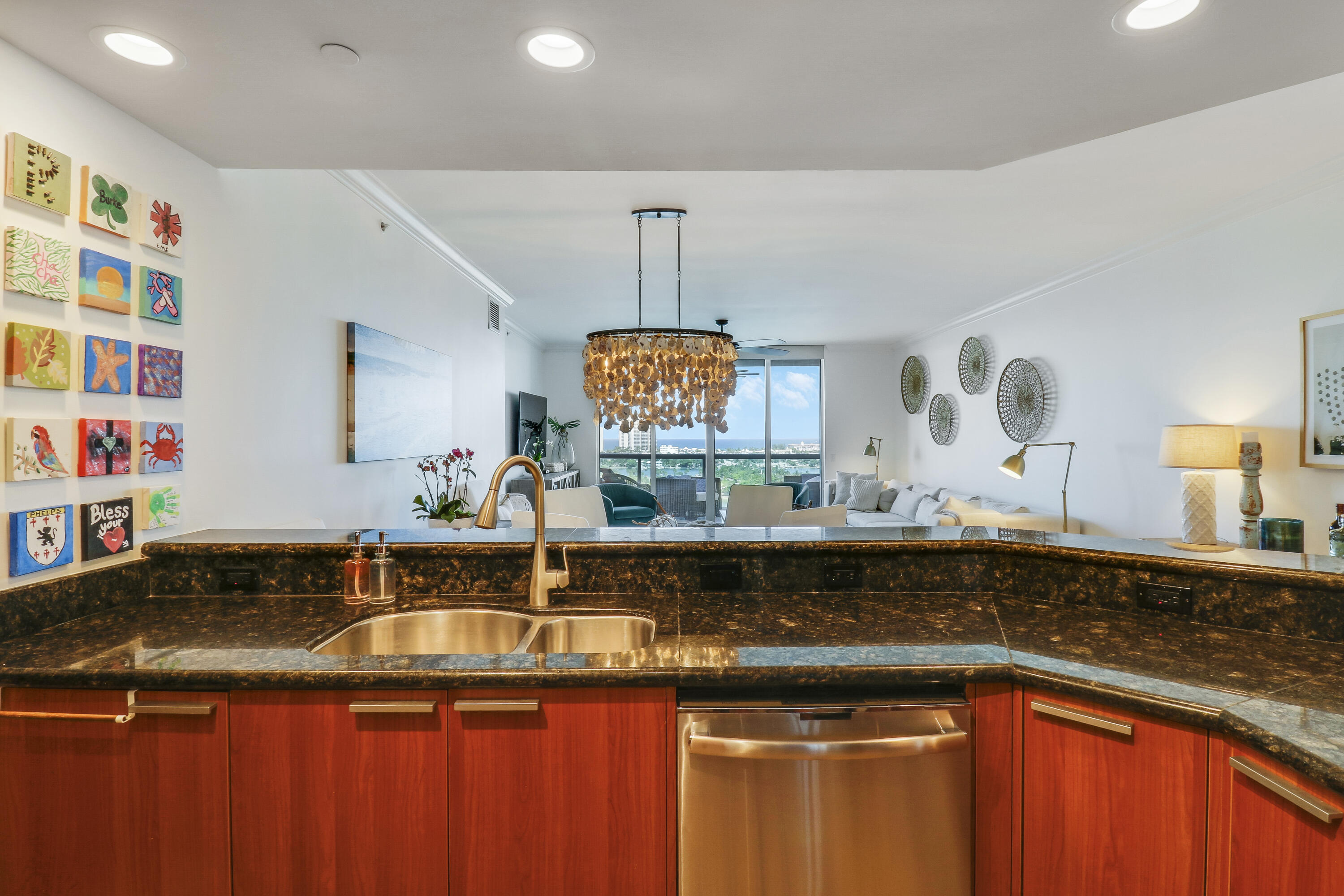 2640 Lake Shore Drive 1508