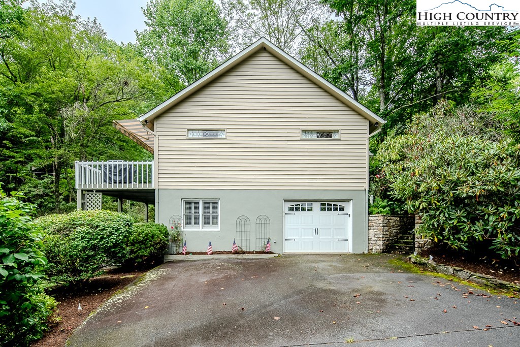 132 Elizabeth Lane