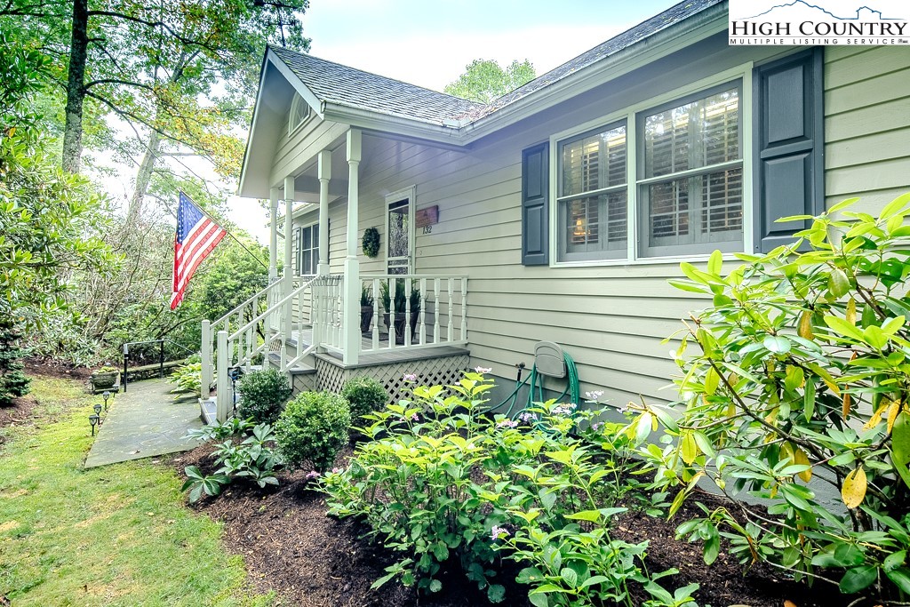 132 Elizabeth Lane