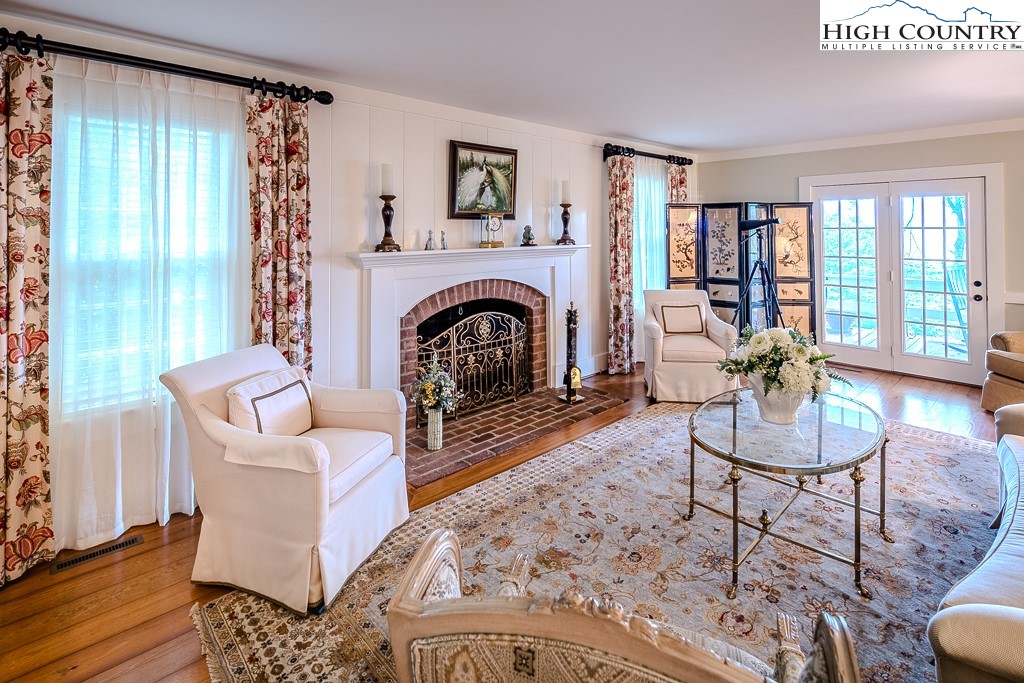 313 Mockingbird Lane